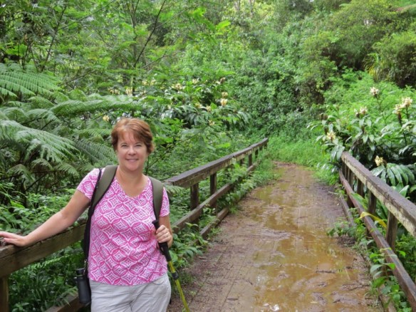 Kim on Kuilau trail bridge (800x600)