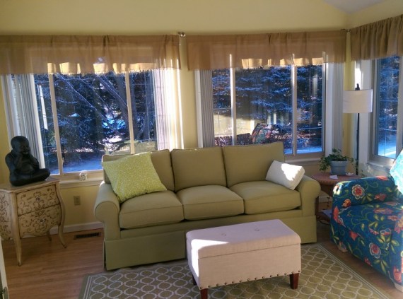 sunroom-with-valances-finally-hung-800x594