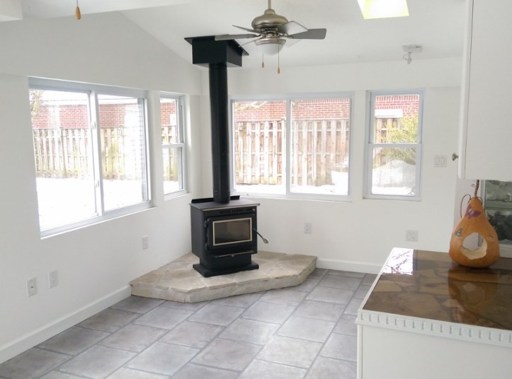Blog - empty sunroom at new house (800x594)