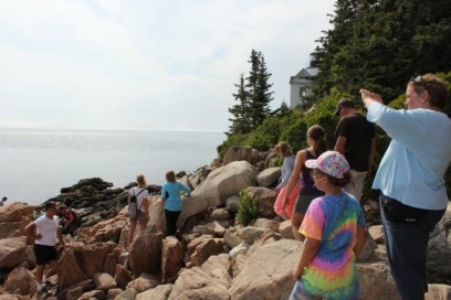 Bass Harbor lighthouse tourists (640x427)